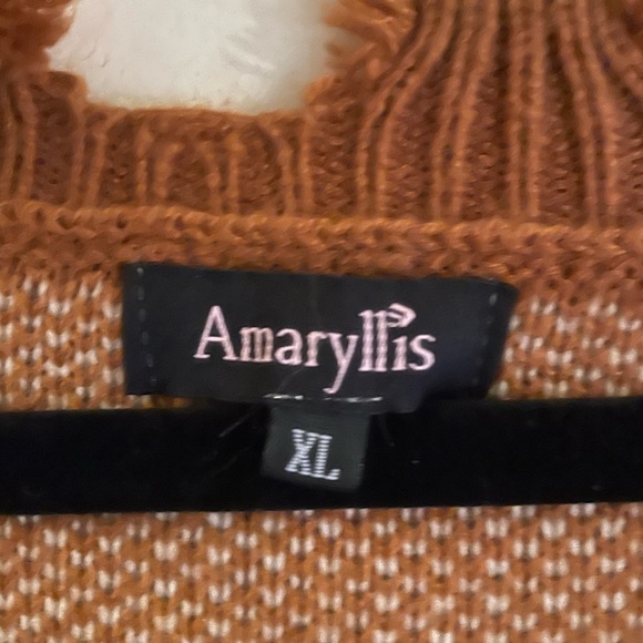 Sweater with White Stars - Picture 3 of 3